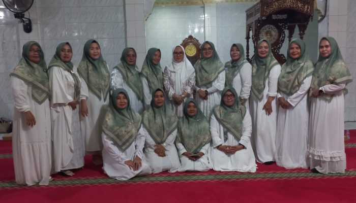 Sekda Kota Palu Irmayanti Pettalolo Hadiri Peringatan Malam Nisfu Sya’ban dan Isra Mi’raj di Masjid Jami Al-Hidayah