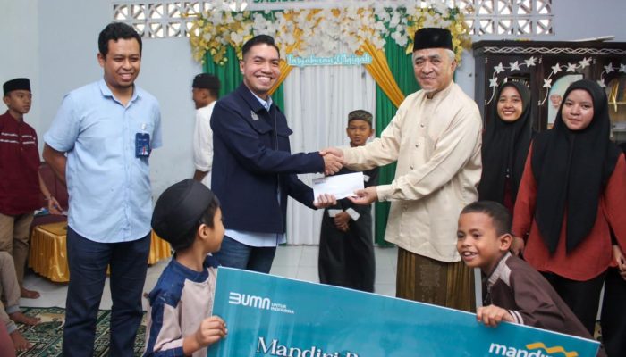 Tebar Kebaikan di Bulan Ramadhan, Bank Mandiri Palu Salurkan Paket Sembako dan Santuni Anak Yatim
