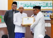 Tim Safari Ramadhan Pemprov Sulteng Wakafkan Alquran untuk Masjid An-Nur Parimo