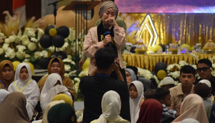 Tangis Haru Wakil Wali Kota Palu saat Dinobatkan sebagai Bunda Yatim di Acara Yatim Fest Ramadhan