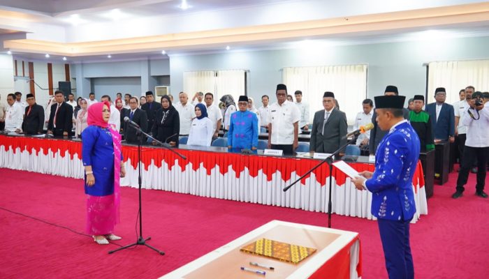 Gubernur Anwar Hafid Lantik Siti Norma Mardjanu Jadi PAW Anggota Komisi Informasi Sulteng