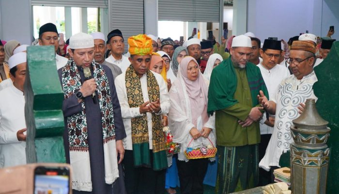 Anwar Hafid-Reny Lamadjido Kembali ke Kota Palu usai Ikut Retreat di Magelang, Ziarah ke Makam Guru Tua dan Mantan Gubernur Sulteng