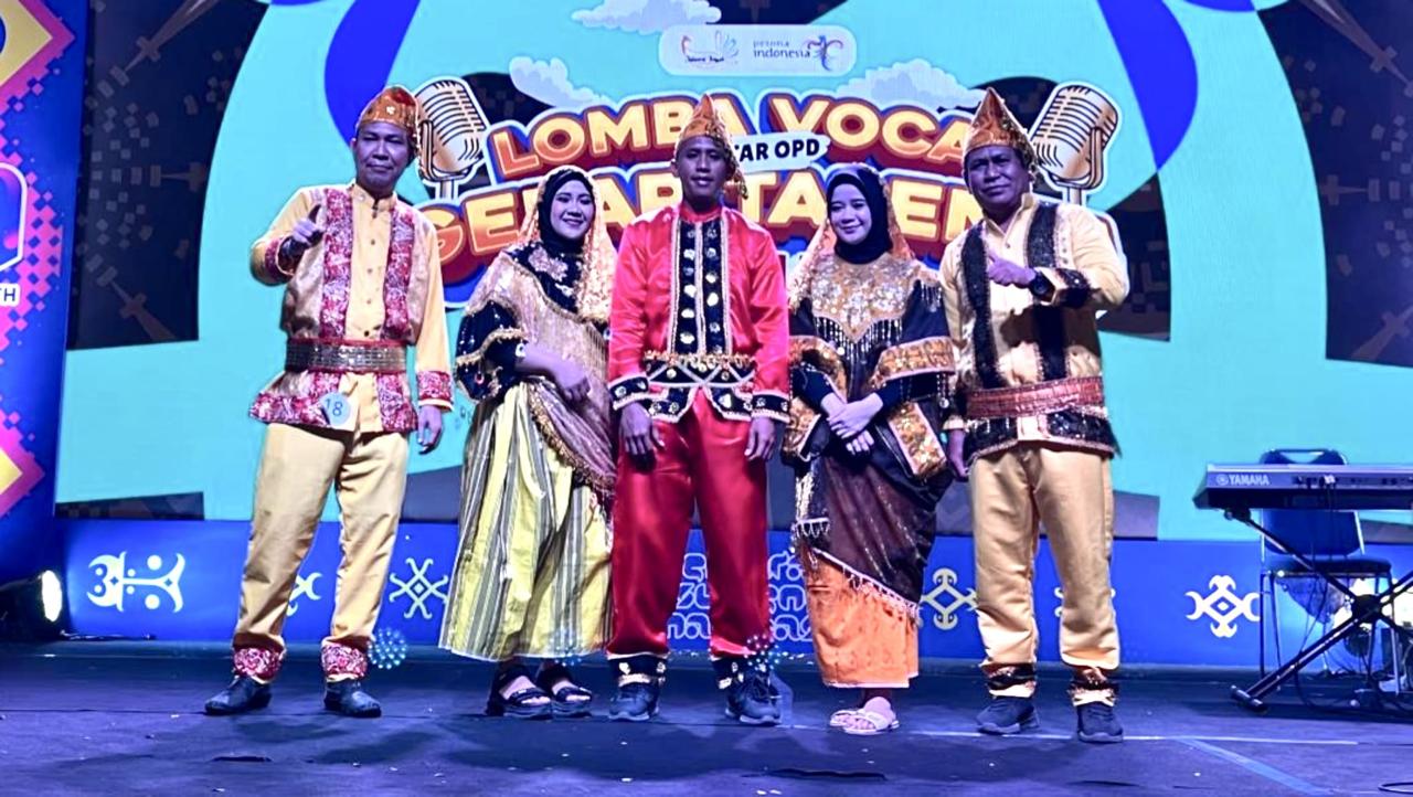Dinas PMD Tampil Memukau, Calon Juara di Lomba Vokal "Gelar Talenta" Semarak Sulteng Nambaso 2025