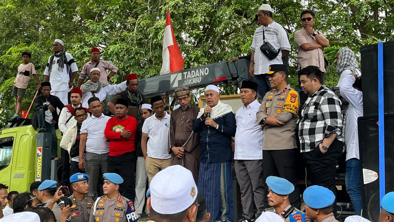 Massa Aksi Minta Polda Sulteng Segera Tangkap Gus Fuad Plered Buntut Dugaan Penghinaan ke Guru Tua, Wakapolda Bilang Begini