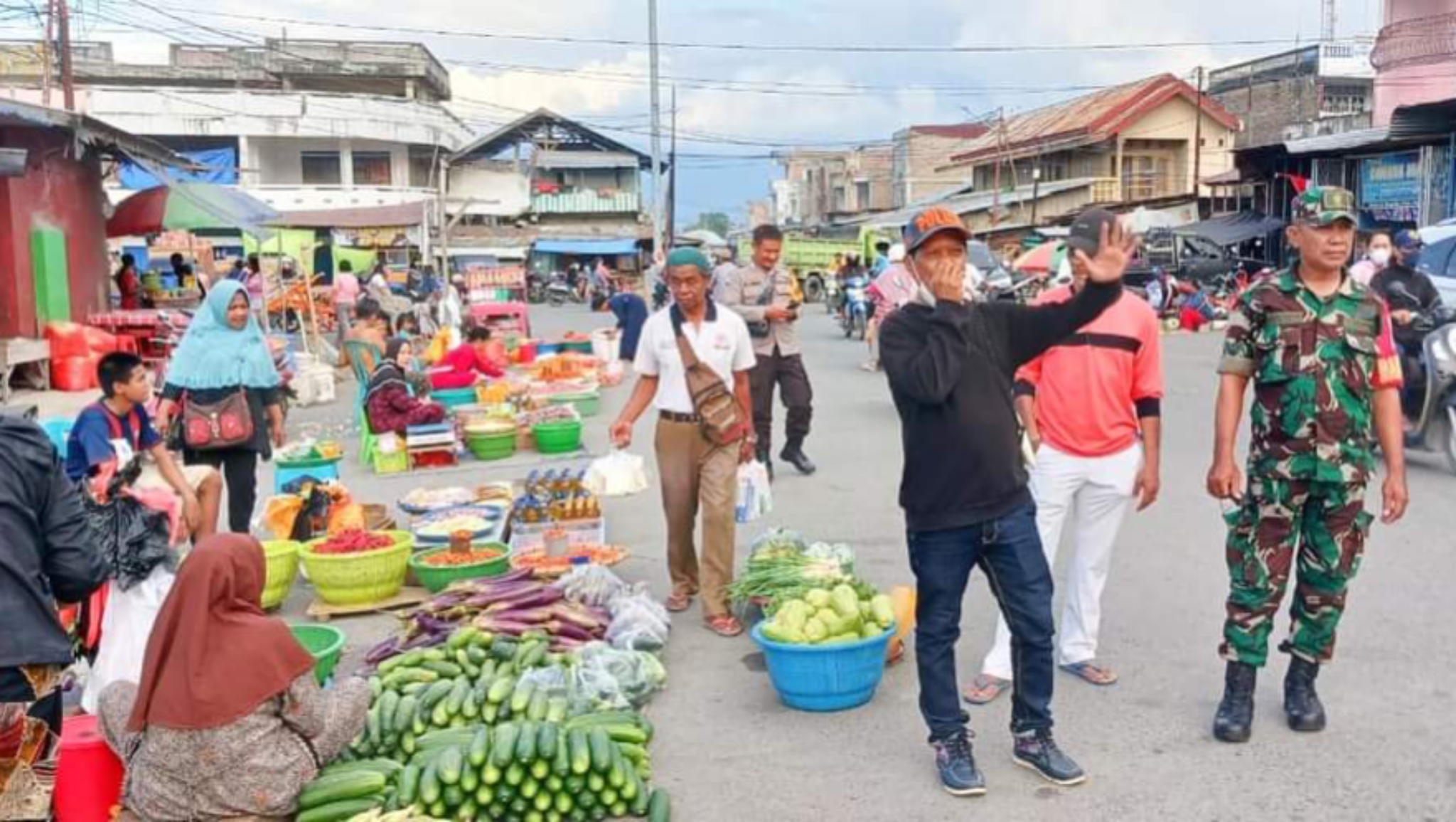 Pedagang Pasar Inpres Manonda Pantau Harga dan Stok Bahan Pokok Jelang Idulfitri 2025