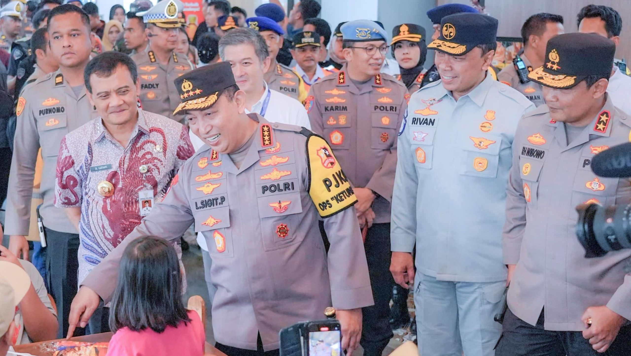 Kapolri dan Dirut Jasa Raharja Tinjau Arus Balik di Rest Area KM 456A Salatiga-Stasiun Tawang