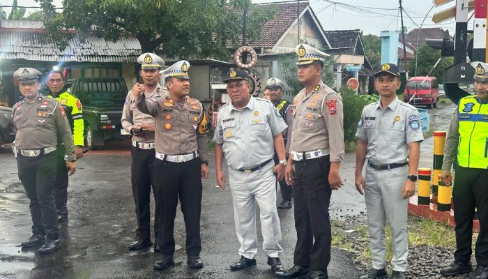 Jasa Raharja Tanggap Cepat Tangani Korban Kecelakaan di Lintasan Kereta di Magetan Jawa Timur