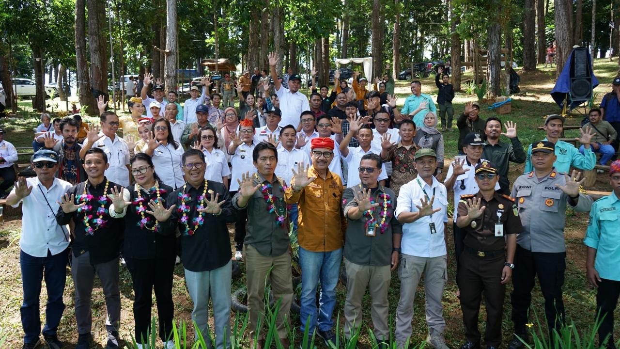 Tingkatkan Pengelolaan Hutan dan Berikan Manfaat Masyarakat Lokal, Pemkab Poso Luncurkan Roadmap Perhutanan Sosial