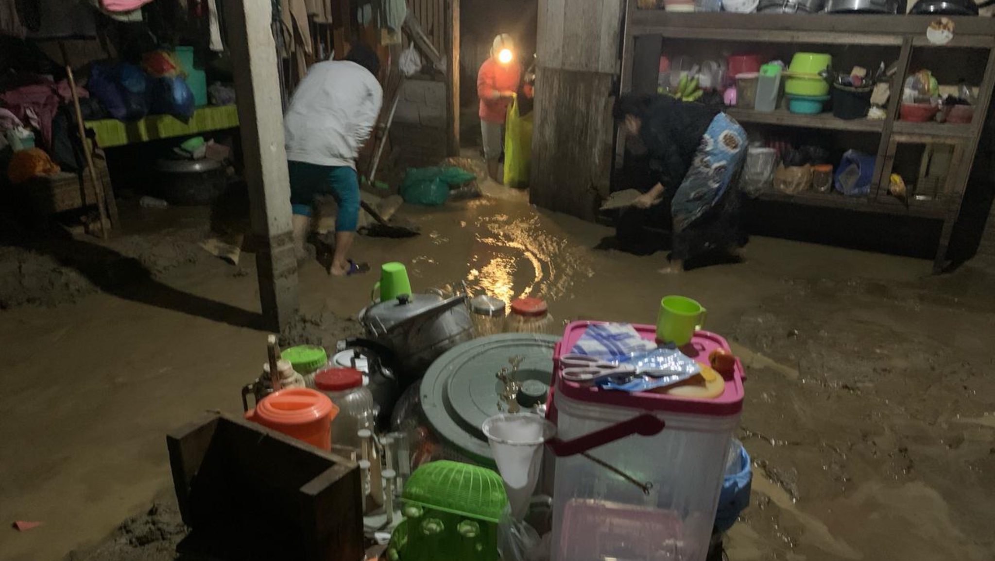 Warga Kabonena Palu Tagih Janji Hadianto Rasyid Bersihkan Lumpur Pascabanjir, Harap Tak Hanya Jadi Konten Medsos