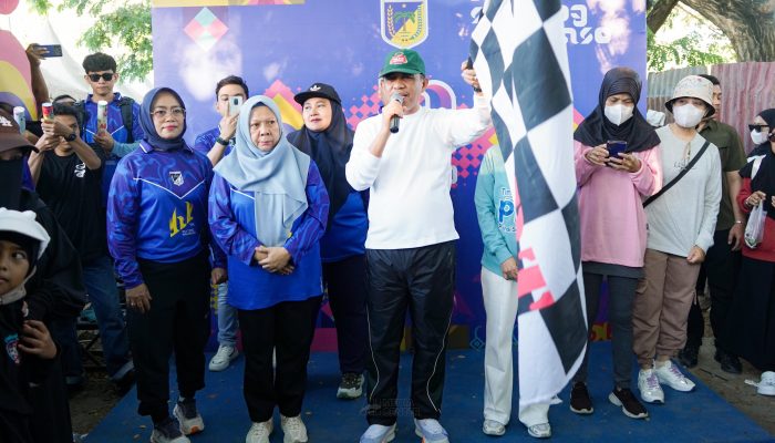 Anwar Hafid Lepas Ribuan Peserta Fun Walk HUT ke-61 Provinsi Sulawesi Tengah
