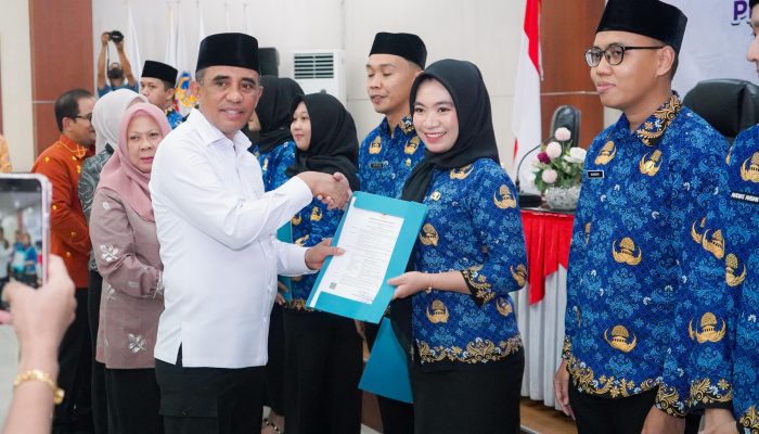 Gubernur Sulteng Anwar Hafid Serahkan 437 SK CPNS, Soroti 3 Penyakit Pegawai