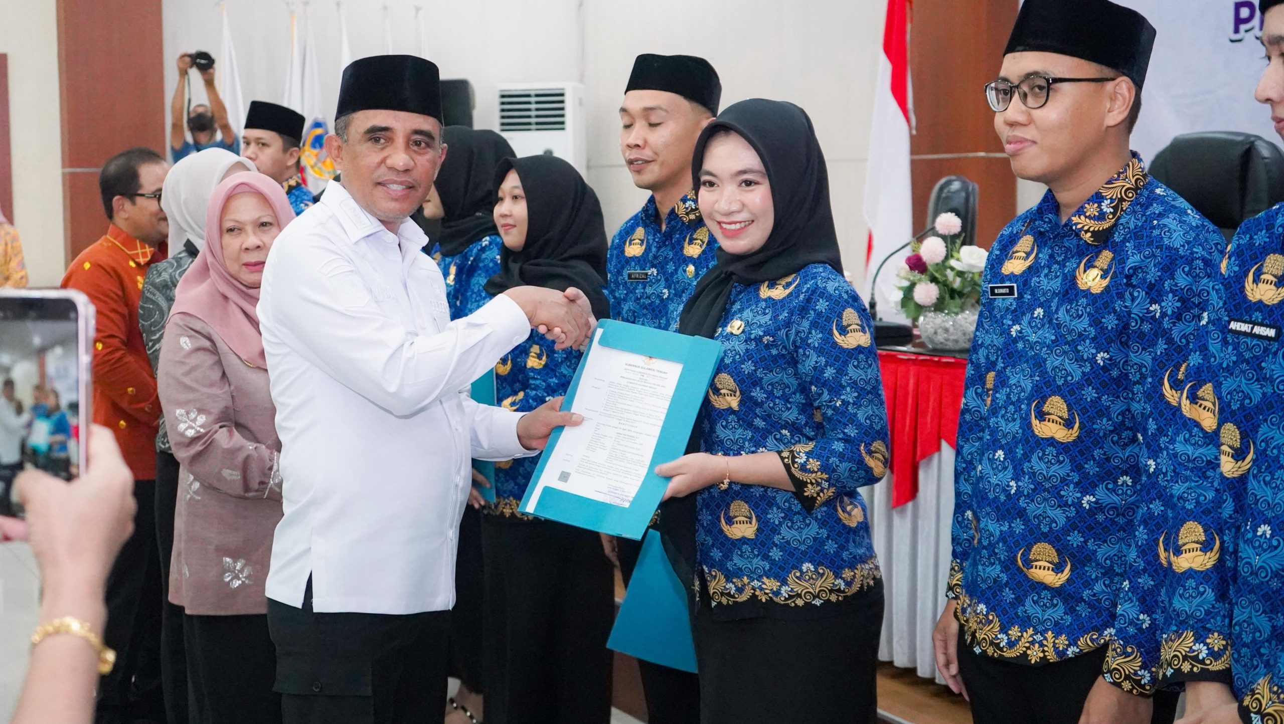 Gubernur Sulteng Anwar Hafid Serahkan 437 SK CPNS, Soroti 3 Penyakit Pegawai