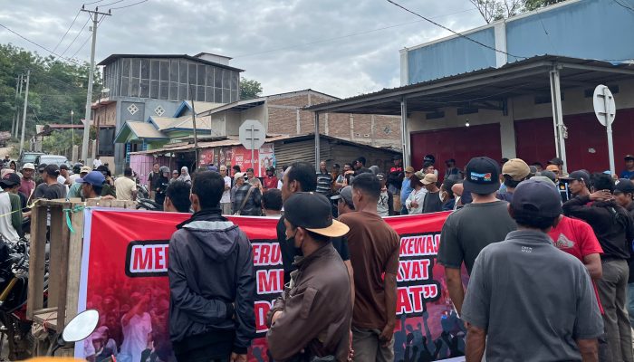 Warga Blokade Akses Jalan PT CPM, Tolak Tambang Bawah Tanah di Poboya Palu