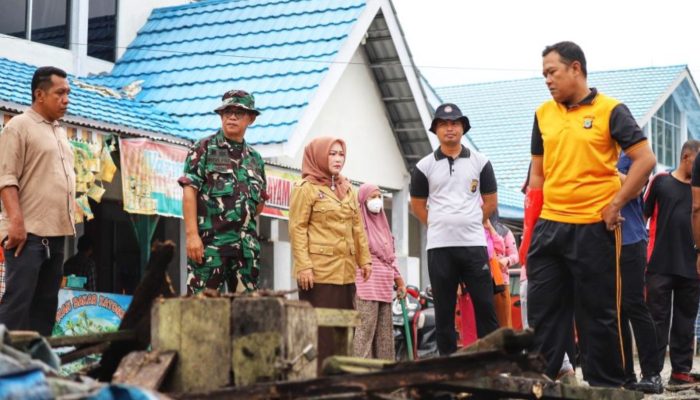 Wabup Iriane Ilyas Ajak Masyarakat Bangun Budaya Hidup Bersih Lewat Aksi Karya Bakti di Pasar Bungku Tengah