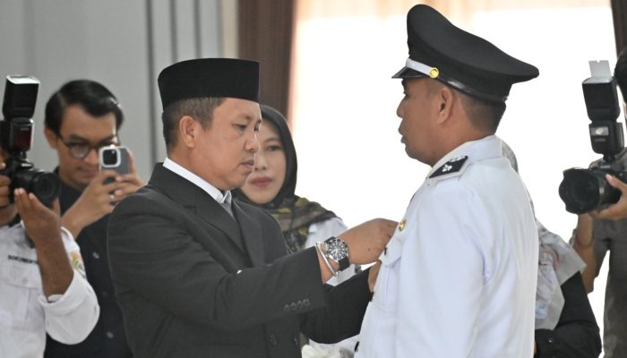 Dilantik Bupati Iksan Baharuddin, Kasmon Resmi Jabat PAW Kepala Desa Solonsa Jaya