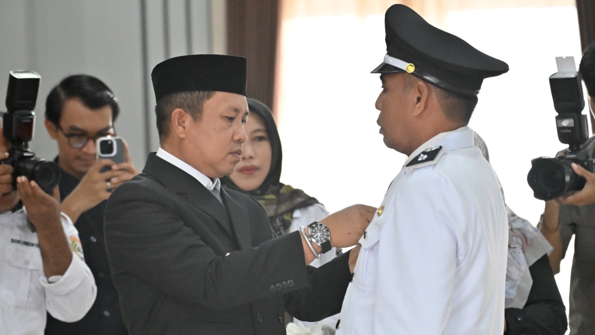 Dilantik Bupati Iksan Baharuddin, Kasmon Resmi Jabat PAW Kepala Desa Solonsa Jaya