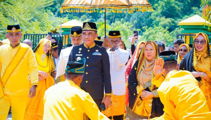 Anwar Hafid-Reny Lamadjido Hadiri Kegiatan Rembuk Budaya di Kabupaten Buol
