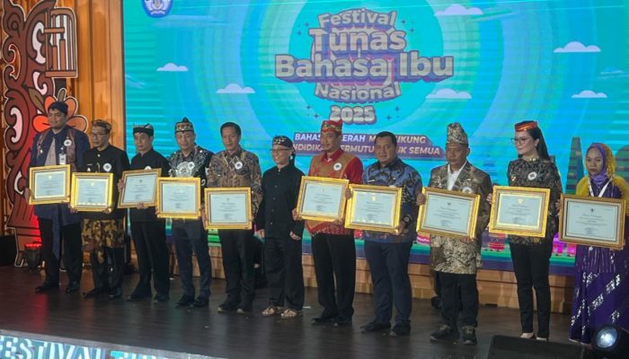 Konsisten Lestarikan Bahasa Daerah, Pemkab Poso Terima Penghargaan dari Kemendikdasmen