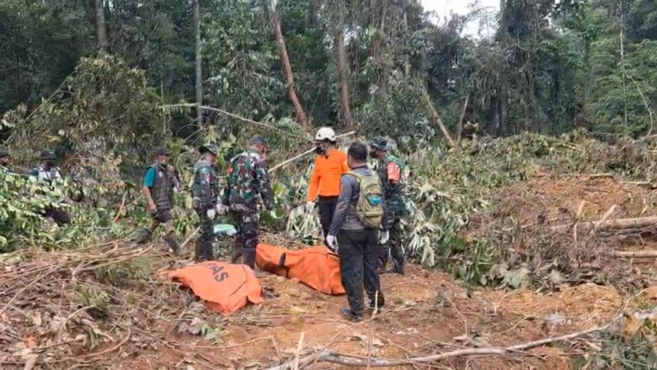 Tim SAR Lanjutkan Pencarian Warga Tertimbun Longsor di Gunung Tirtanagaya Parimo, 2 Orang Ditemukan Meninggal