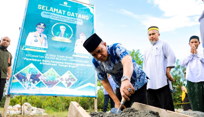 Anwar Hafid Letakkan Batu Pertama Pembangunan MDA Alkhairaat Tompe Bugis Tonggak Awal Pemerataan Akses Pendidikan