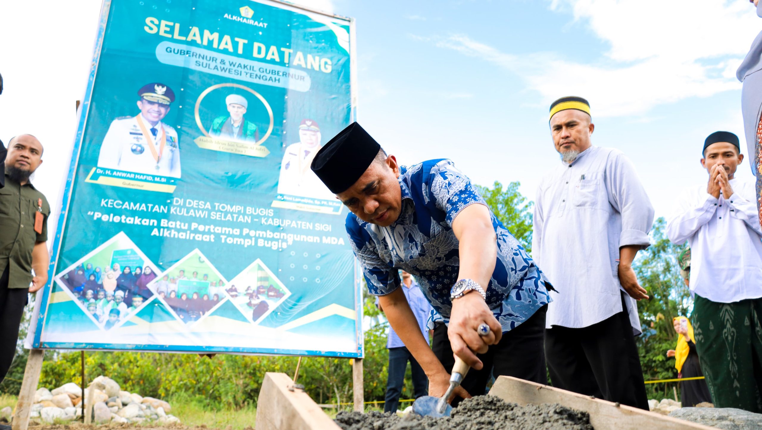 Anwar Hafid Letakkan Batu Pertama Pembangunan MDA Alkhairaat Tompe Bugis, Tonggak Awal Pemerataan Akses Pendidikan
