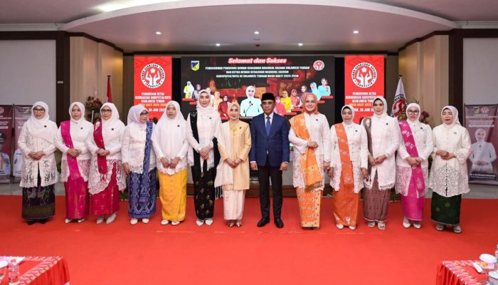 Gubernur Sulteng Kukuhkan Pengurus Dekranasda Provinsi Masa Bakti 2025–2030, Dorong UMKM dan Kerajinan Jadi Motor Ekonomi Daerah