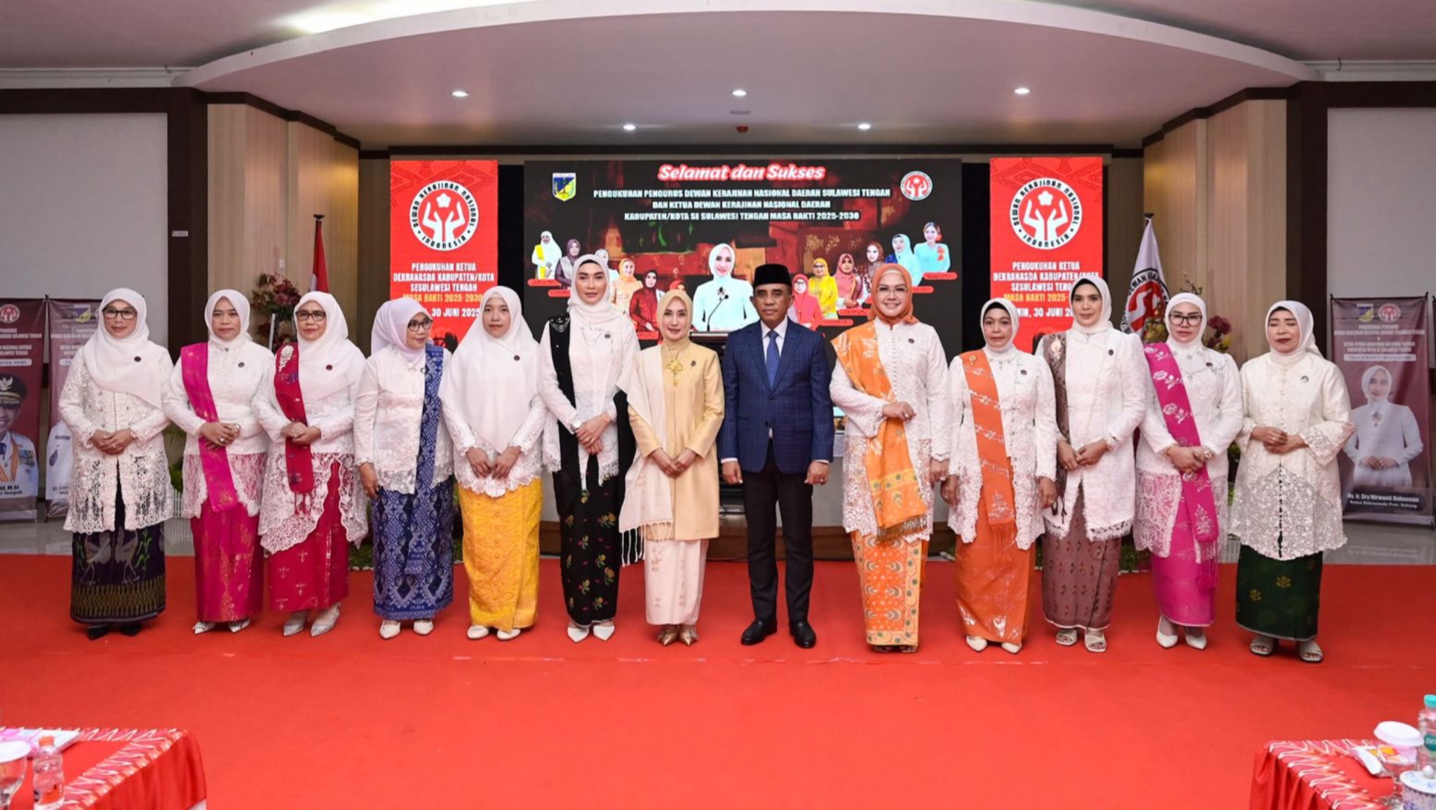 Gubernur Sulteng Kukuhkan Pengurus Dekranasda Provinsi Masa Bakti 2025–2030, Dorong UMKM dan Kerajinan Jadi Motor Ekonomi Daerah