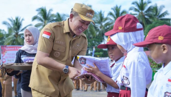 Bupati Iksan Baharudin Luncurkan Program Seragam Sekolah Gratis untuk Siswa SD dan SMP di Morowali