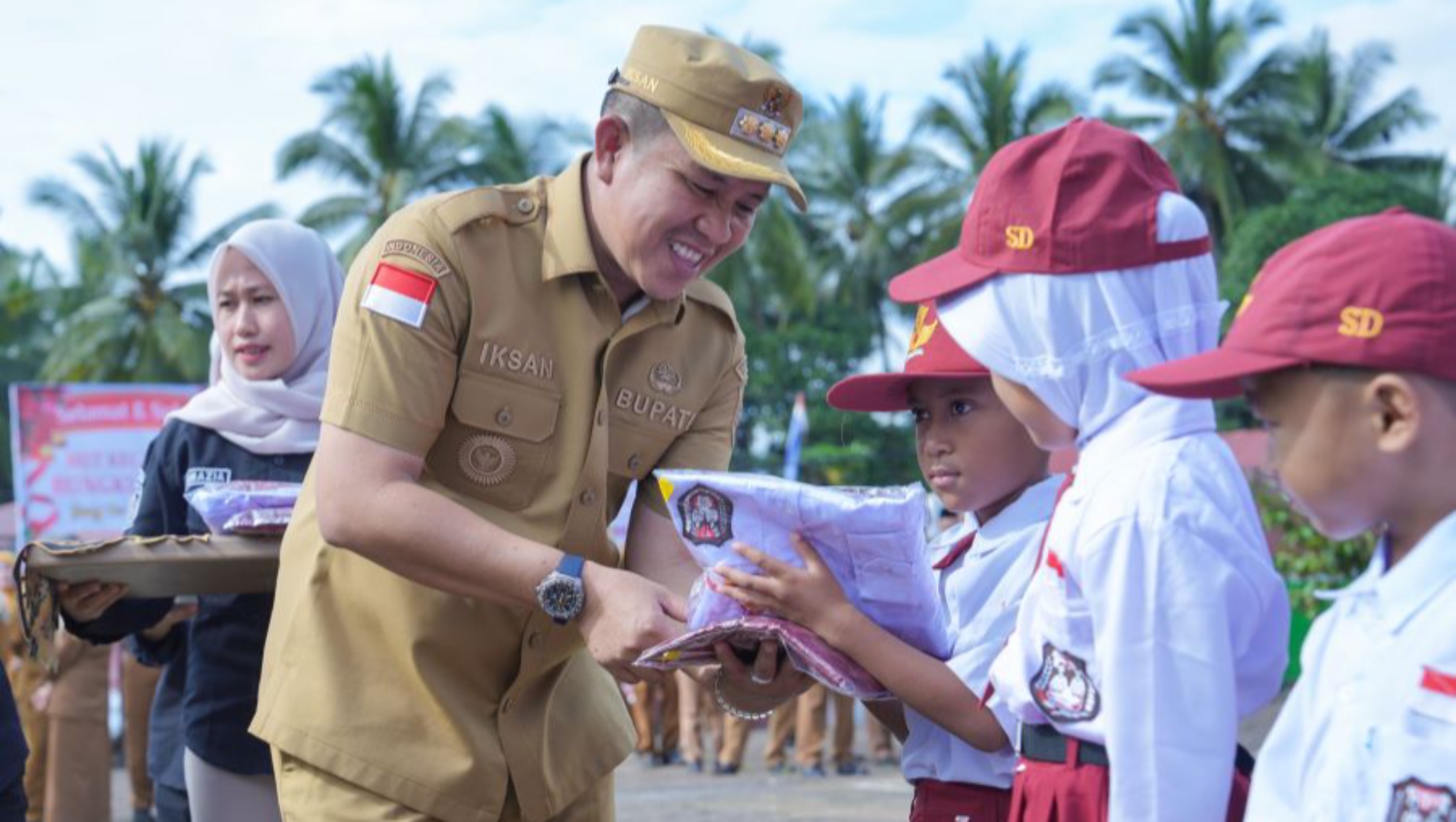 Bupati Iksan Baharudin Luncurkan Program Seragam Sekolah Gratis untuk Siswa SD dan SMP di Morowali