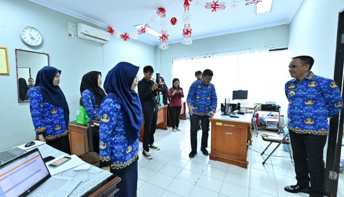 Gubernur Sulteng Anwar Hafid Sidak Unit Kerja, Dorong ASN Tingkatkan Disiplin dan Pelayanan Publik