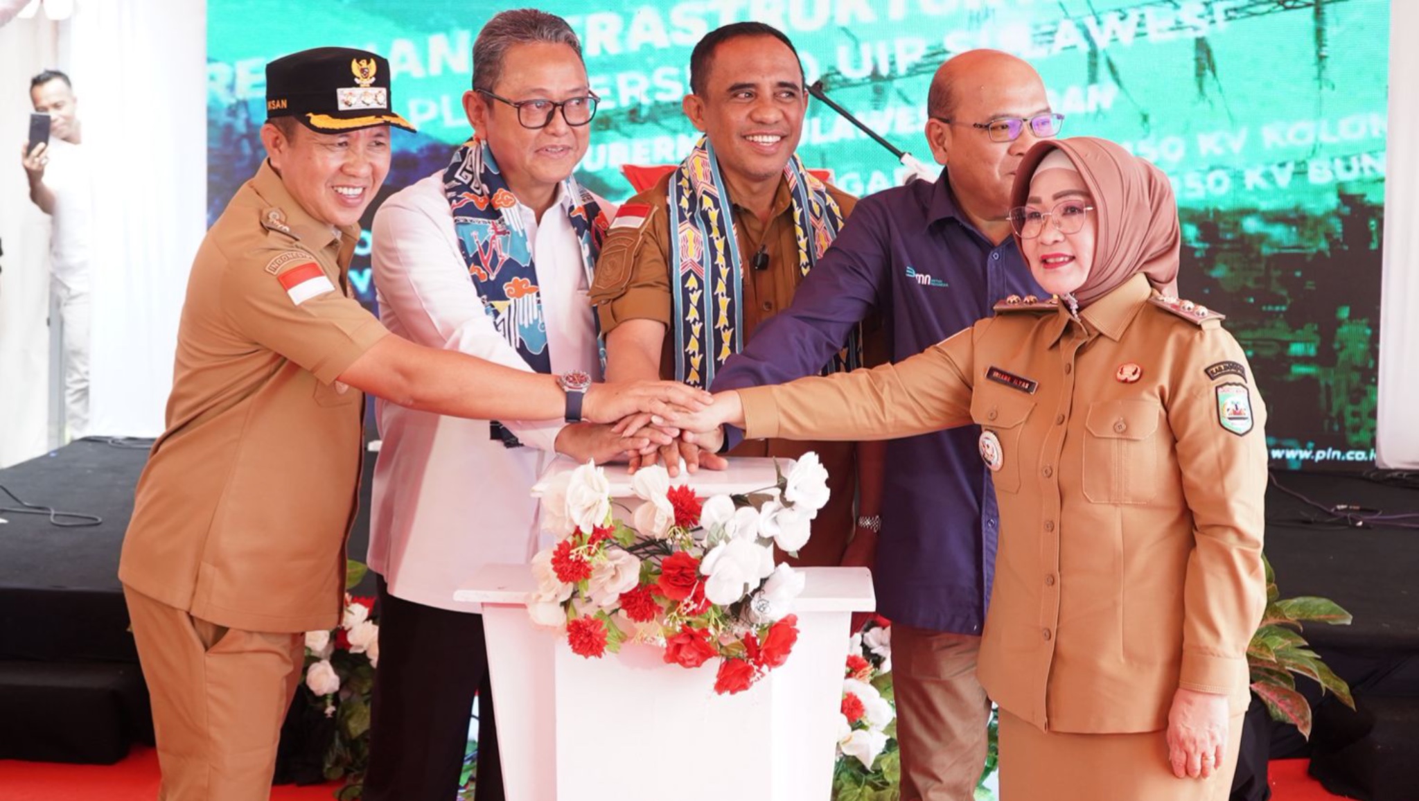 Anwar Hafid Resmikan Infrastruktur Kelistrikan Terbesar di Kabupaten Morowali, Upaya Pemerataan Listrik ke Pelosok Desa