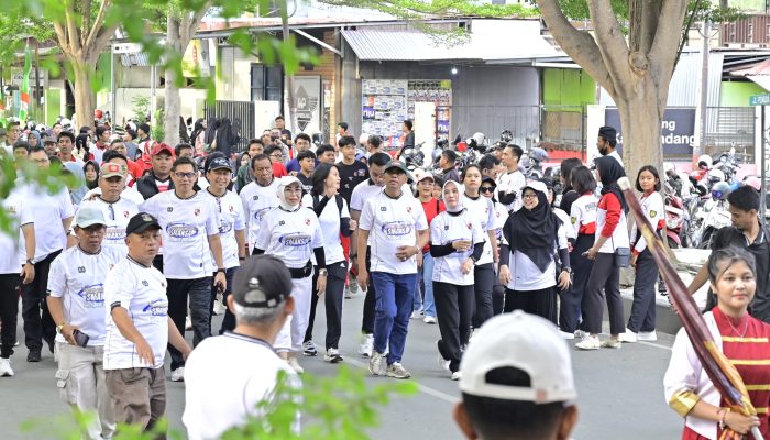 Gubernur Sulteng Lepas Ribuan Peserta Fun Walk dan Fun Run HUT ke-67 SMAN 1 Palu