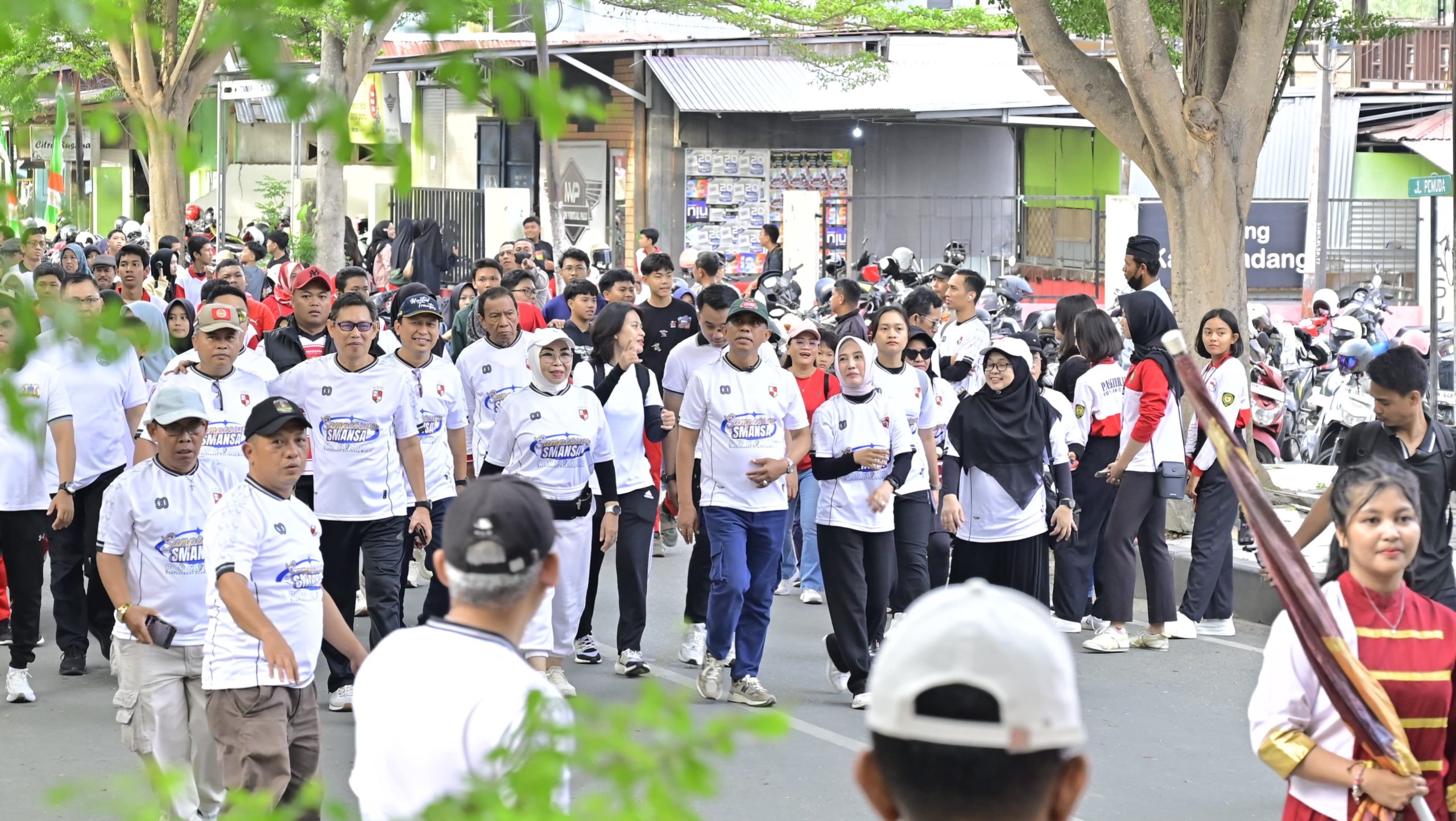 Gubernur Sulteng Lepas Ribuan Peserta Fun Walk dan Fun Run HUT ke-67 SMAN 1 Palu
