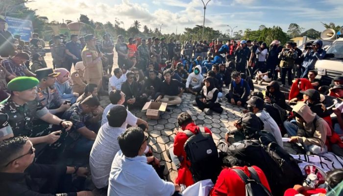 Pemkab dan DPRD Morowali Berhasil Tenangkan Massa Aksi Lewat Dialog dan Komitmen Bersama