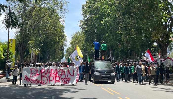 Situasi di Depan Gedung DPRD Sulteng Siang Ini, Massa Aksi Kembali Berdatangan