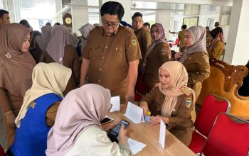 Jajaran Sekretariat DPRD Sulteng Ikut Pemeriksaan Kesehatan Gratis