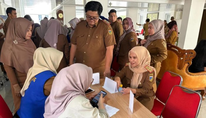 Jajaran Sekretariat DPRD Sulteng Ikut Pemeriksaan Kesehatan Gratis