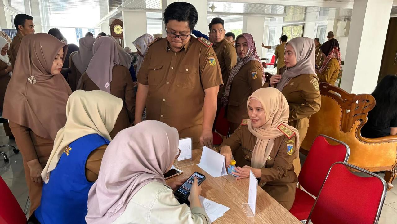 Jajaran Sekretariat DPRD Sulteng Ikut Pemeriksaan Kesehatan Gratis