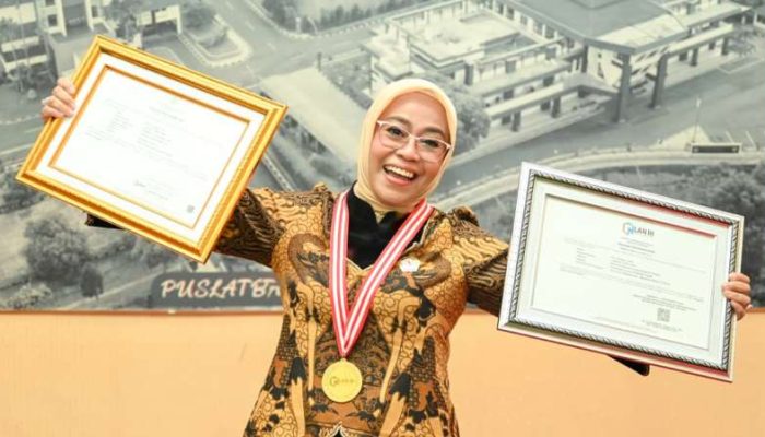 Lewat Proyek Perubahan ‘Dari Timur Mengejar Asa’ Sekprov Sulteng Novalina Boyong Dua Penghargaan di Proper Expo LAN RI 2025