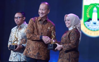 Malam Puncak HUT Kompas TV, Sulawesi Tengah Berhasil Meraih Penghargaan Peduli Iklim Investasi