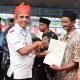 Gubernur Anwar Hafid Serahkan Sertifikat Tanah Warga Transmigrasi di Poso dan Janjikan Penyelesaian Infrastruktur Dasar