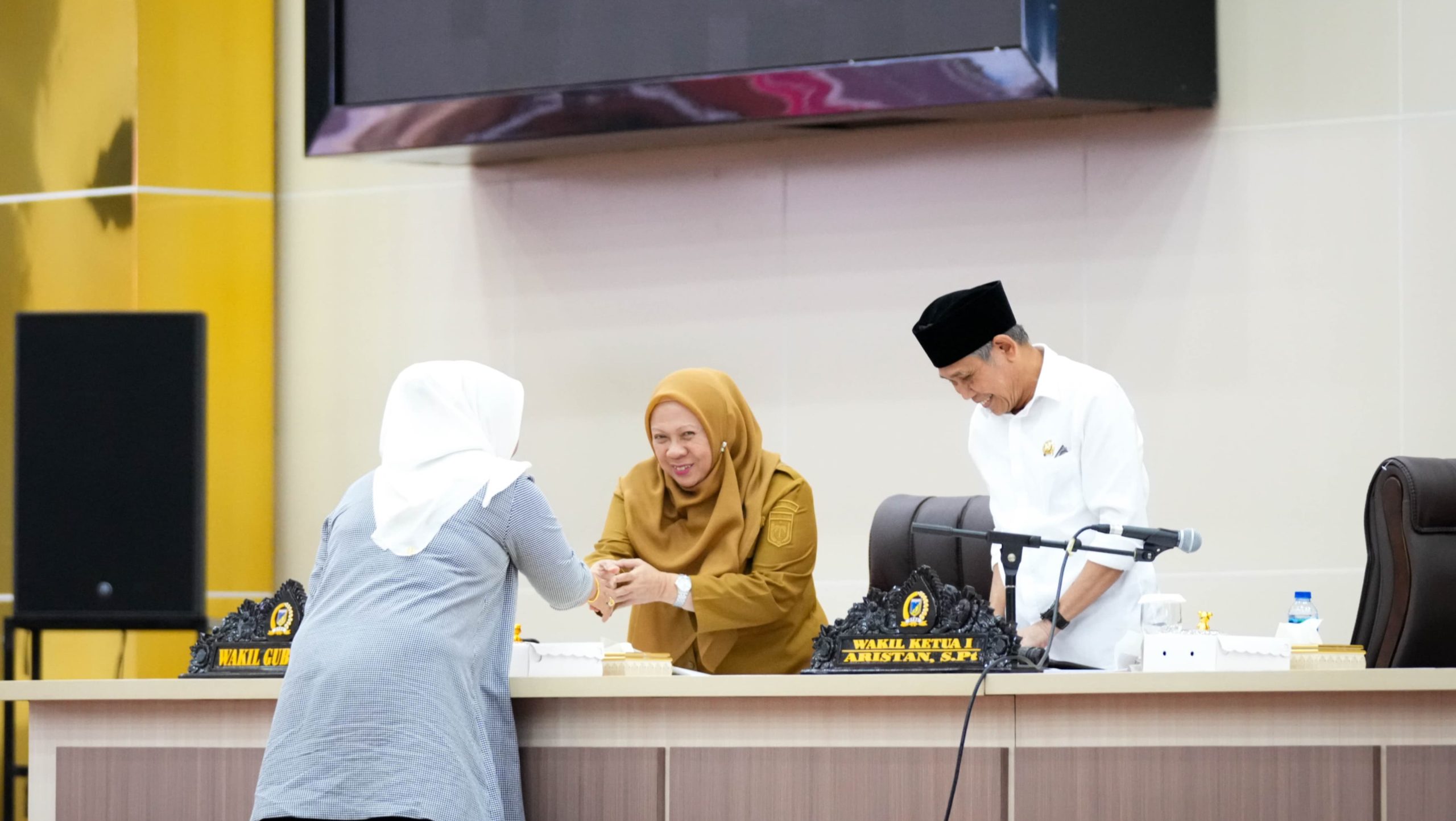 DPRD Sulteng Gelar Paripurna, Wagub Reny Lamadjido Sampaikan Apresiasi atas Dukungan Fraksi terhadap Raperda Inisiatif 2025