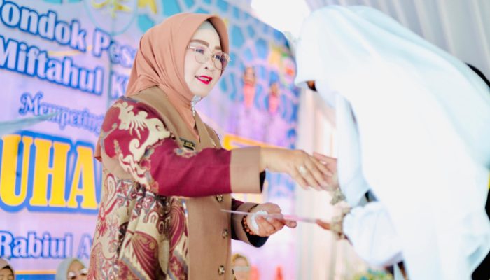 Wabup Iriane Iliyas Hadiri Maulid Nabi dan Wisuda Tahfidz di Ponpes Miftahul Khairat