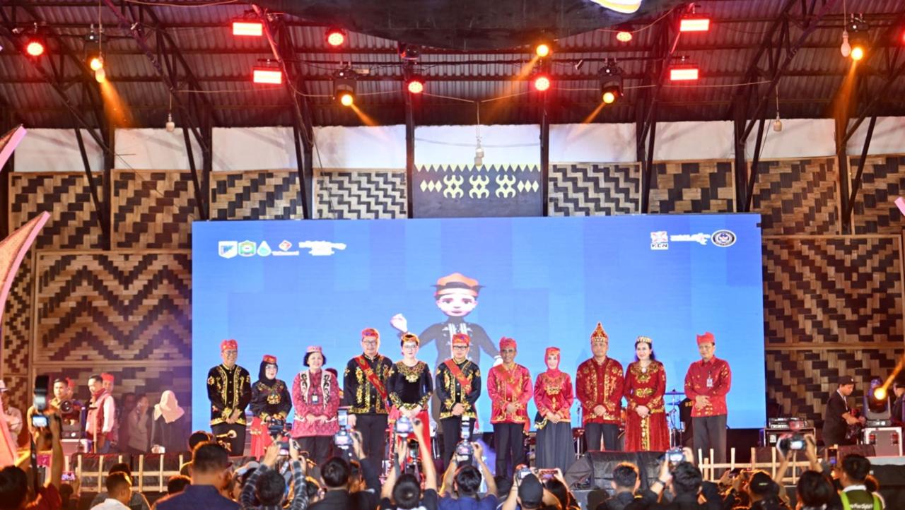 Gubernur Sulteng Anwar Hafid Buka Festival Danau Poso 2025