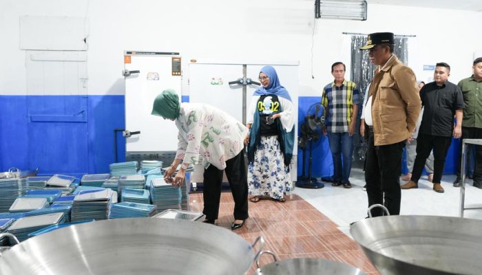 Gubernur Sulteng Anwar Hafid Tinjau Kesiapan Dapur MBG di Dondo Tolitoli