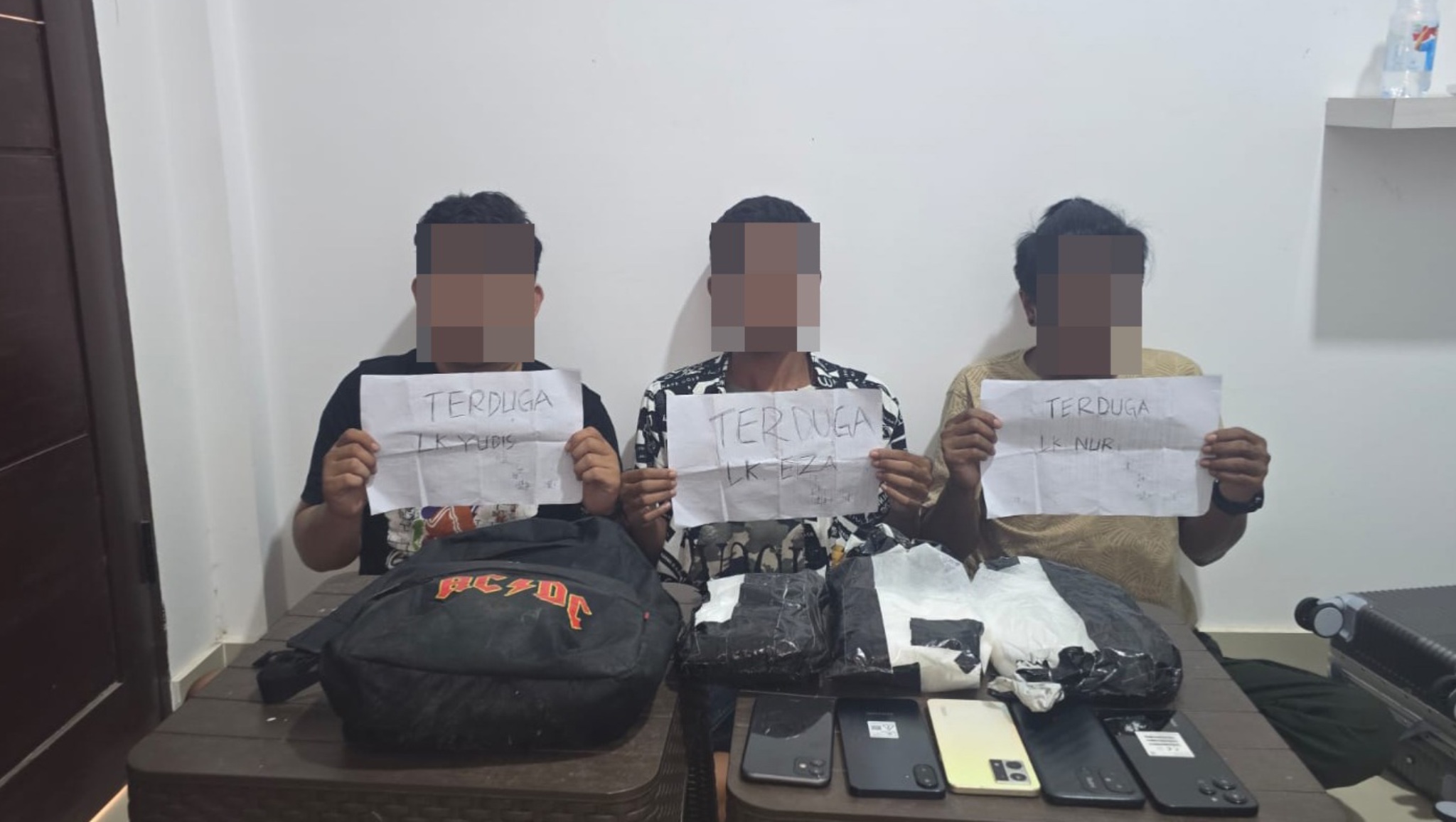 Penyeludupan 3Kg Sabu di Bandara Mutiara Sis Aljufri Palu Berhasil Digagalkan, Tiga Orang Ditangkap Polisi