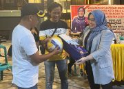 Anggota DPRD Palu Vivi Irade Serahkan Bantuan Fasilitas Olahraga di Kelurahan Kayumalue Ngapa, Komitmen Kawal Aspirasi Masyarakat