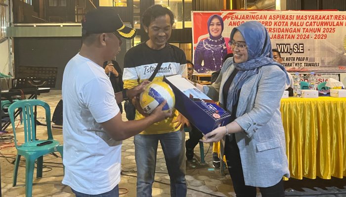 Anggota DPRD Palu Vivi Irade Serahkan Bantuan Fasilitas Olahraga di Kelurahan Kayumalue Ngapa, Komitmen Kawal Aspirasi Masyarakat