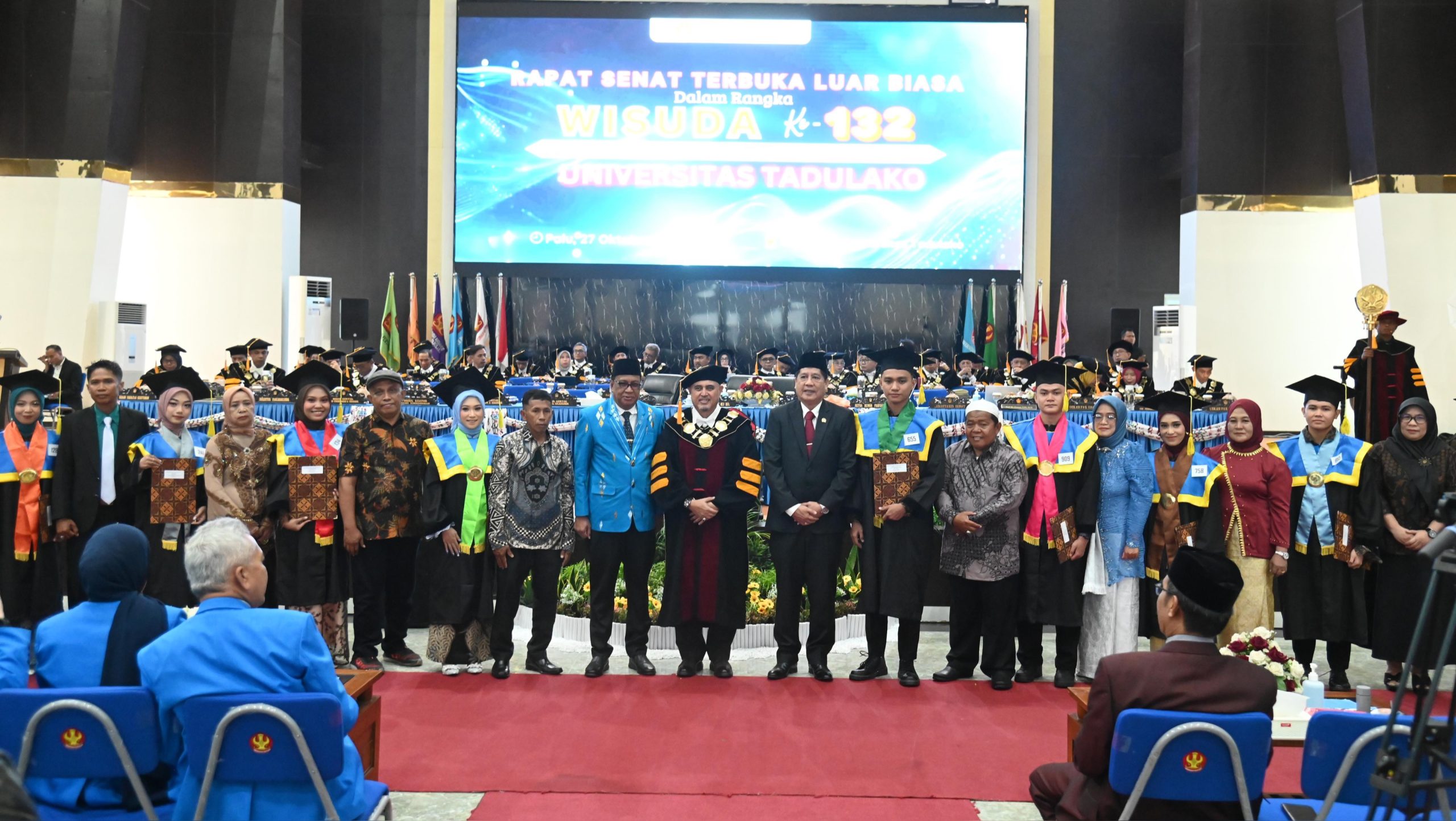 Anggota DPRD Sulteng Marthen Tibe Hadiri Wisuda ke-132 Untad, Motivasi Wisudawan untuk Semangat Bangun Daerah