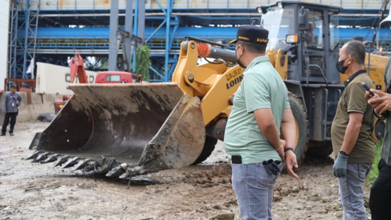 Bupati Morowali Iksan Baharudin Pimpin Kerja Bakti 'Sikat' Sampah di Bahodopi